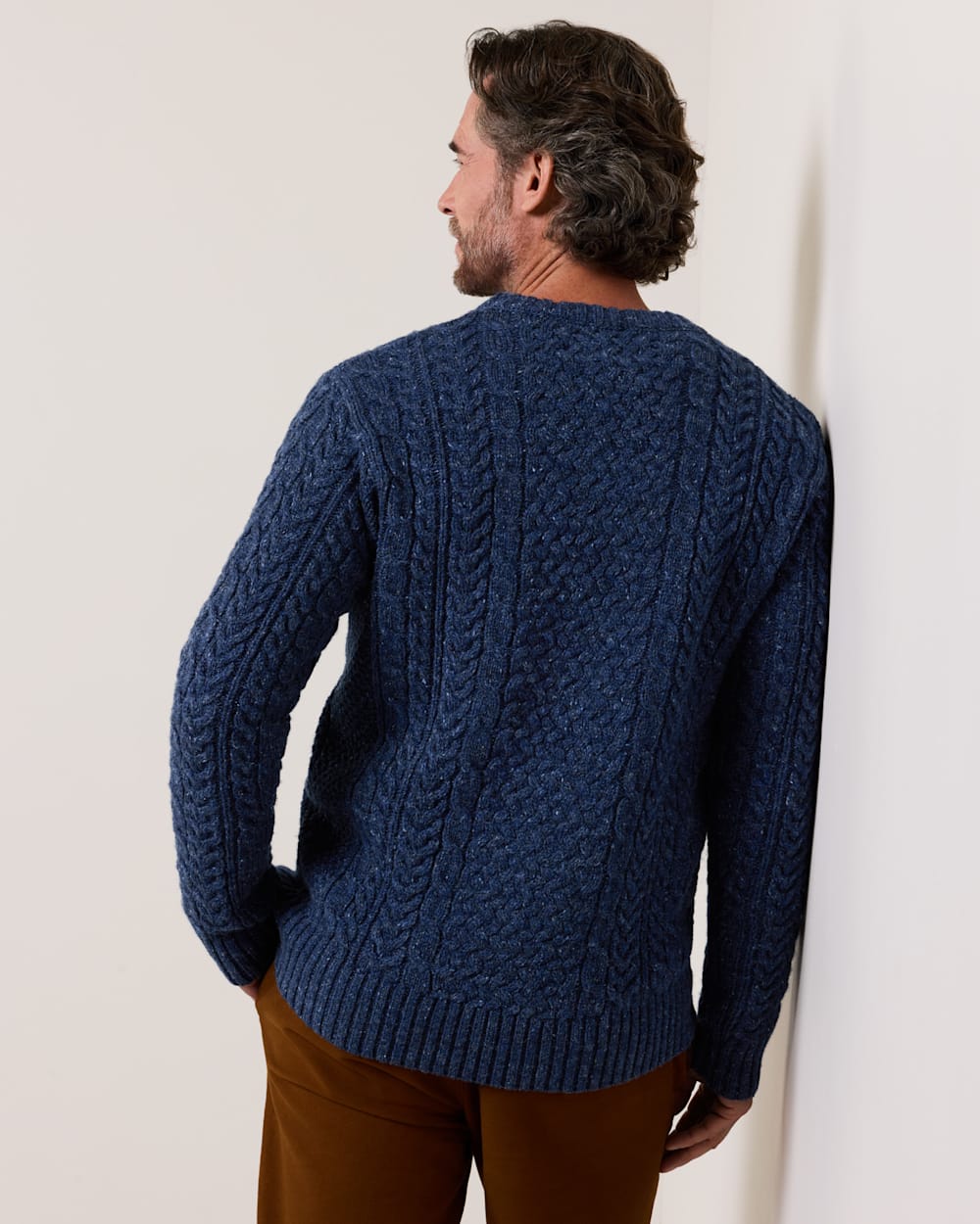 ALTERNATE VIEW OF MEN'S WOOL DONEGAL FISHERMAN SWEATER IN NAVY image number 4
