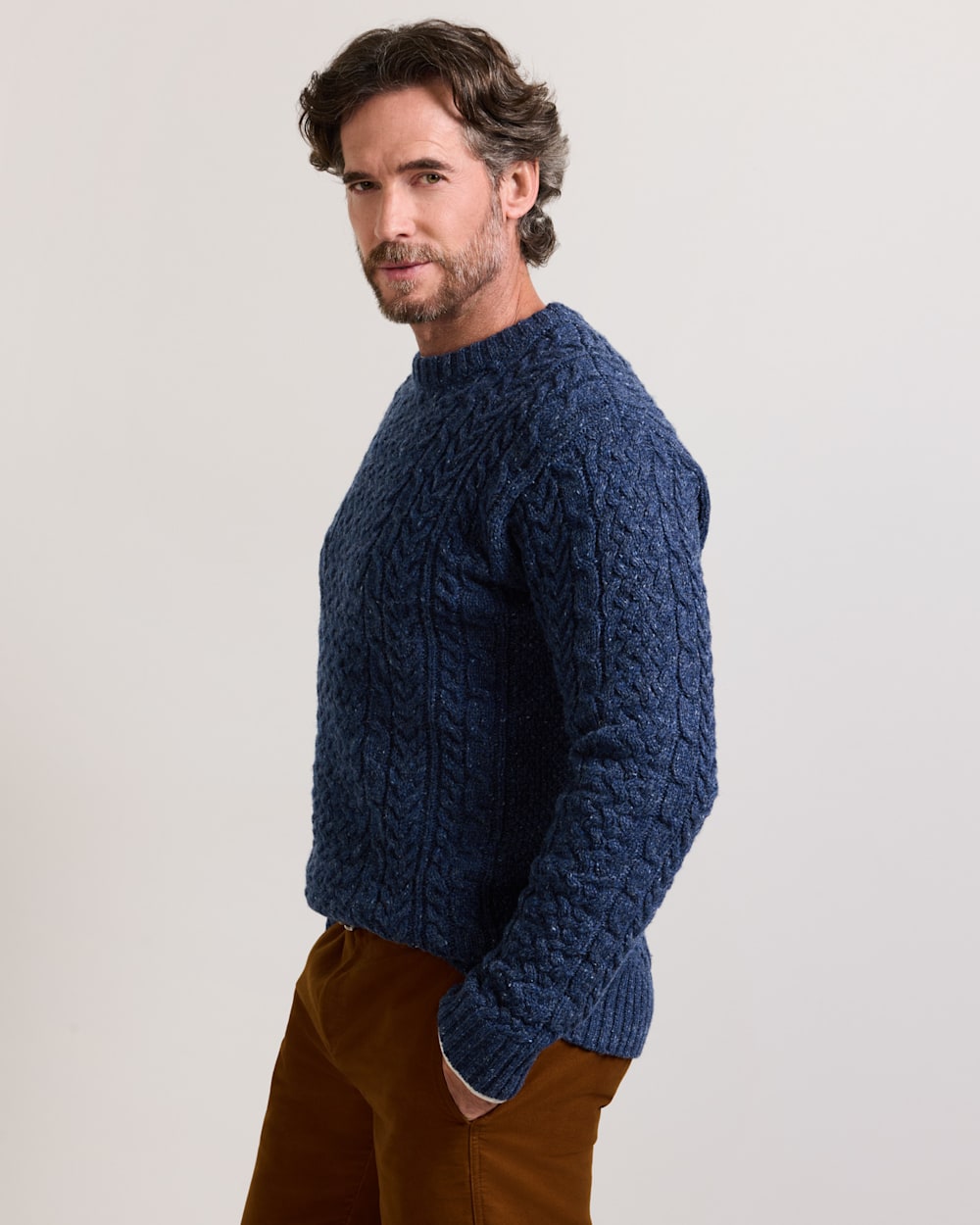 ALTERNATE VIEW OF MEN'S WOOL DONEGAL FISHERMAN SWEATER IN NAVY image number 5