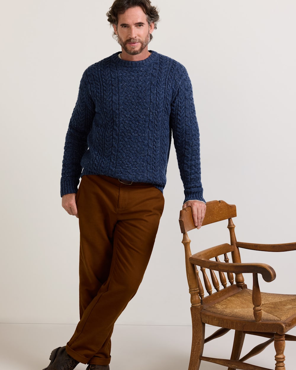 ALTERNATE VIEW OF MEN'S WOOL DONEGAL FISHERMAN SWEATER IN NAVY image number 6