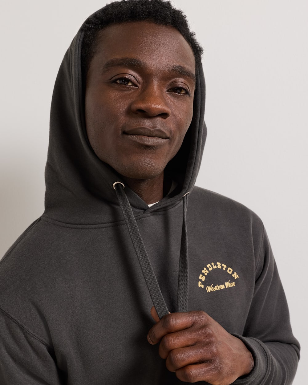 ALTERNATE VIEW OF MEN'S GRAPHIC HOODIE IN VINTAGE BLACK/MULTI image number 5