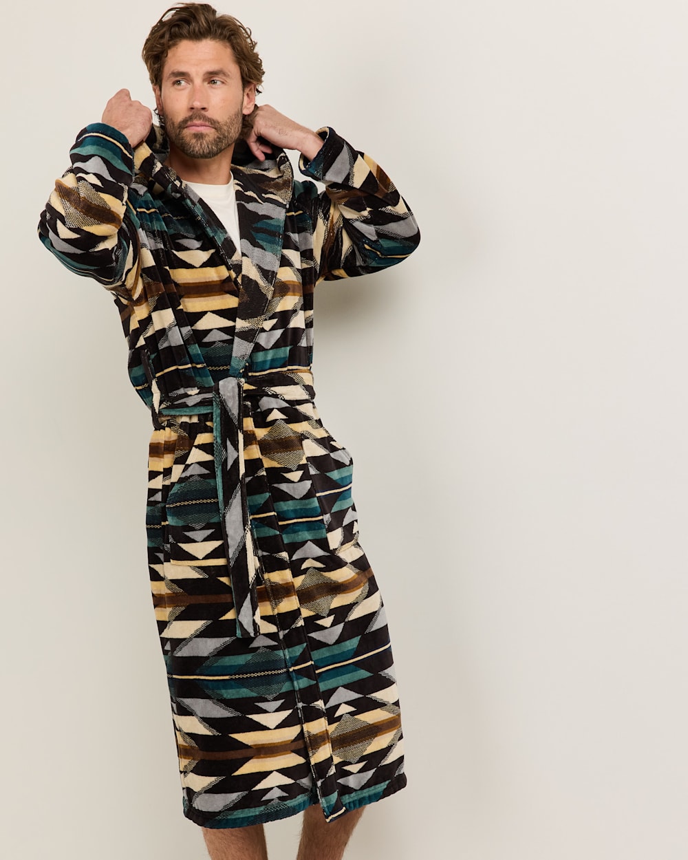 ALTERNATE VIEW OF UNISEX WYETH TRAIL COTTON TERRY VELOUR BATHROBE IN CHARCOAL image number 5