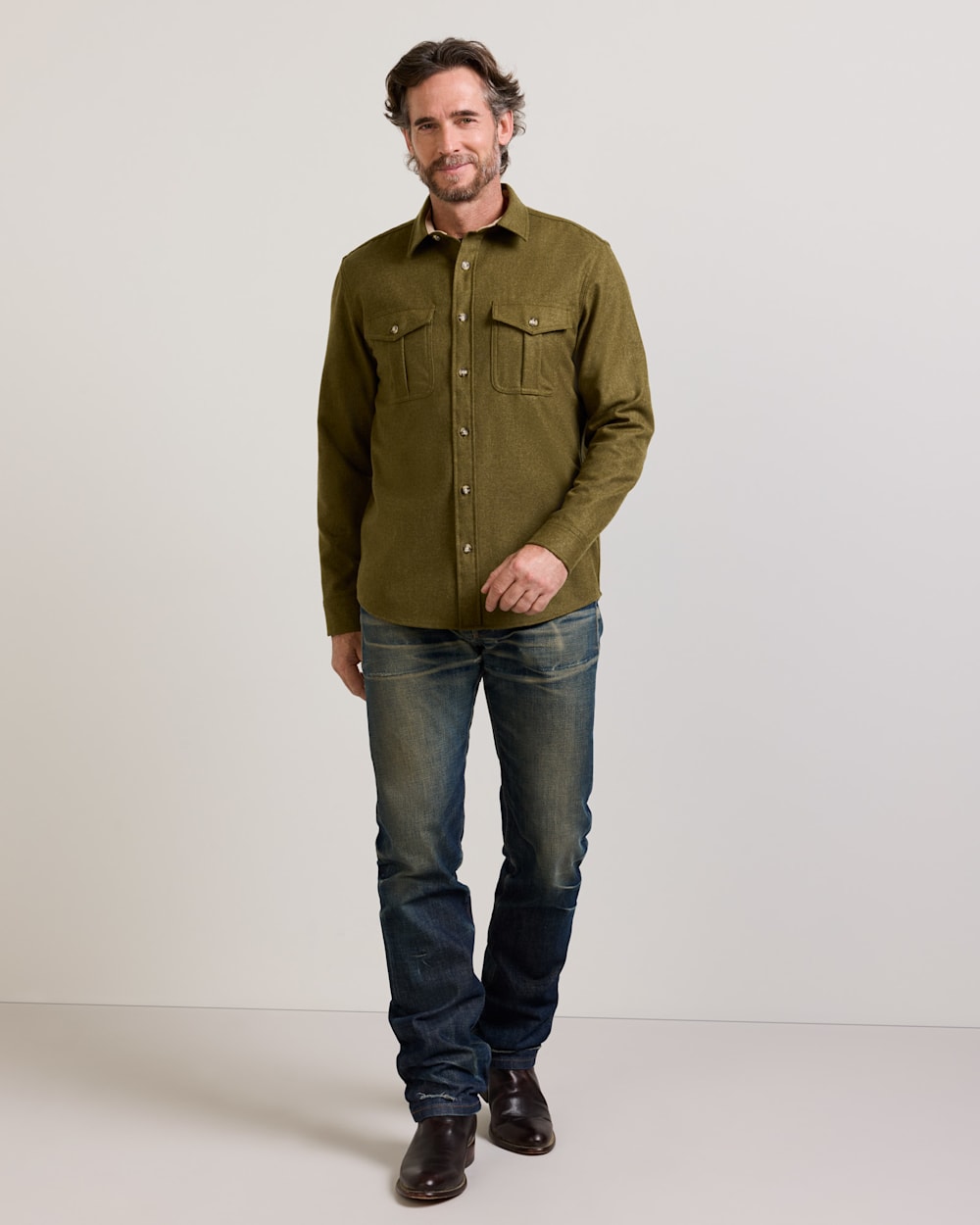 ALTERNATE VIEW OF MEN'S SCOUT SHIRT IN GREEN MIX image number 2