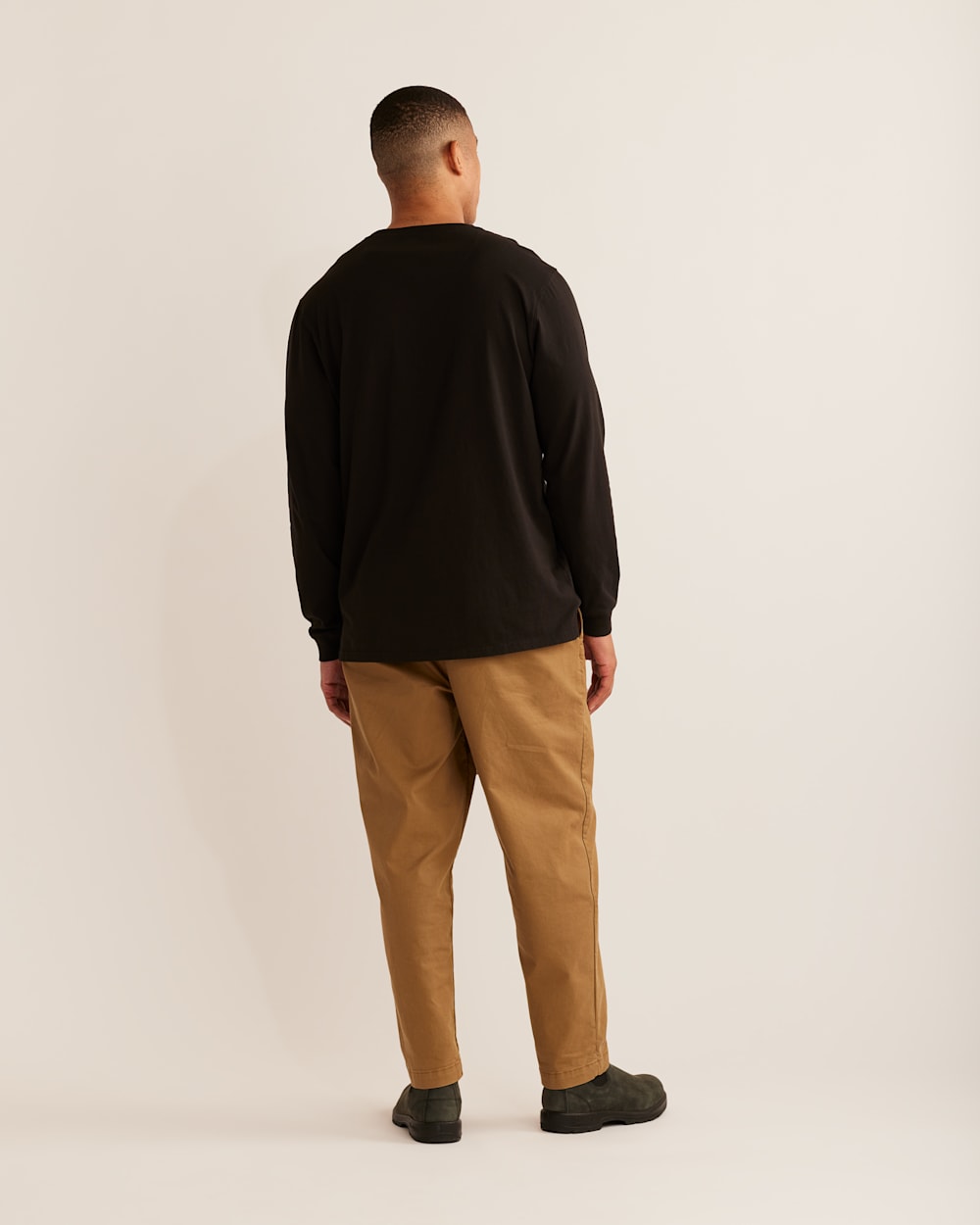 ALTERNATE VIEW OF MEN'S LONG-SLEEVE DESCHUTES POCKET TEE IN BLACK image number 3