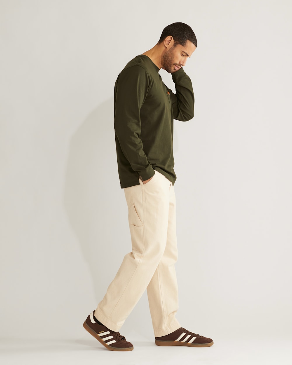 ALTERNATE VIEW OF MEN'S LONG-SLEEVE DESCHUTES POCKET TEE IN DARK FOREST image number 2