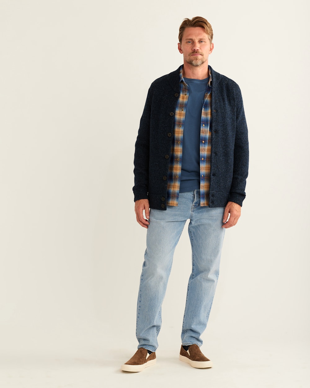 MEN'S SHETLAND COLLECTION CARDIGAN IN INDIGO HEATHER image number 1