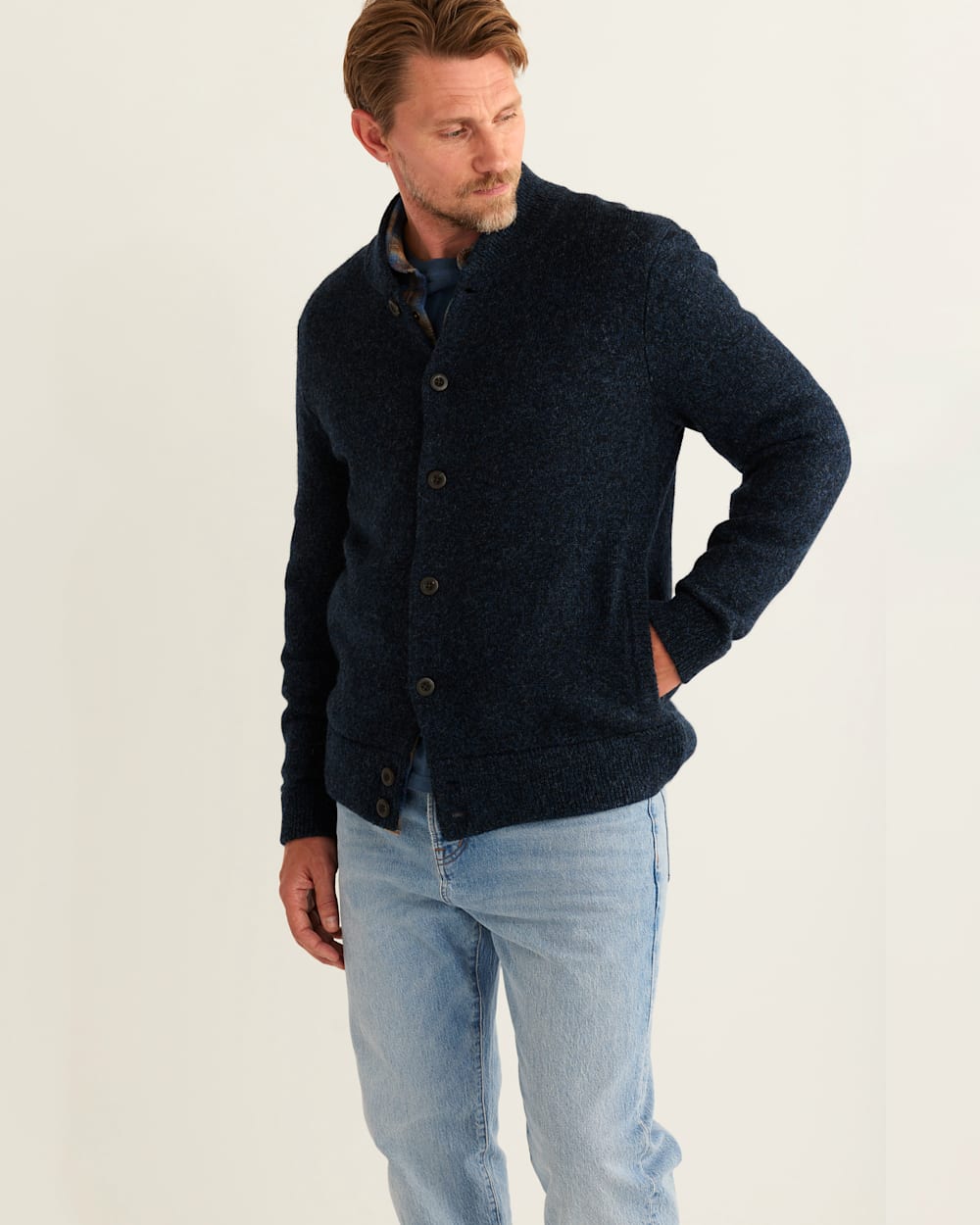 ALTERNATE VIEW OF MEN'S SHETLAND COLLECTION CARDIGAN IN INDIGO HEATHER image number 5