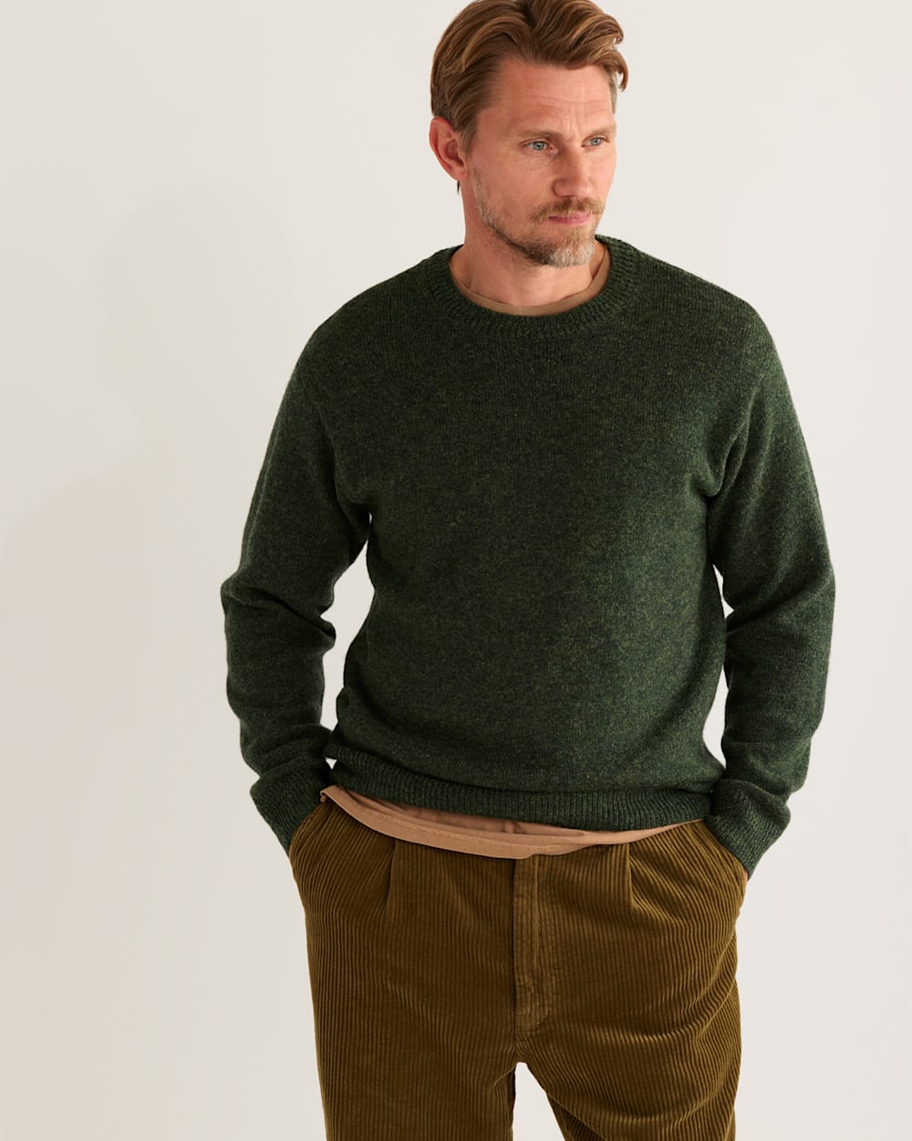 ALTERNATE VIEW OF MEN'S SHETLAND COLLECTION CREWNECK IN DARK FIR image number 4