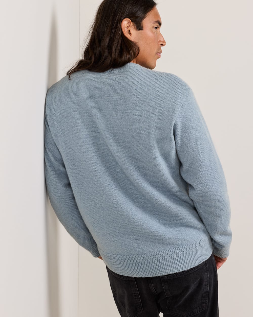 ALTERNATE VIEW OF MEN'S SHETLAND COLLECTION SWEATER IN STEEL BLUE HEATHER image number 3