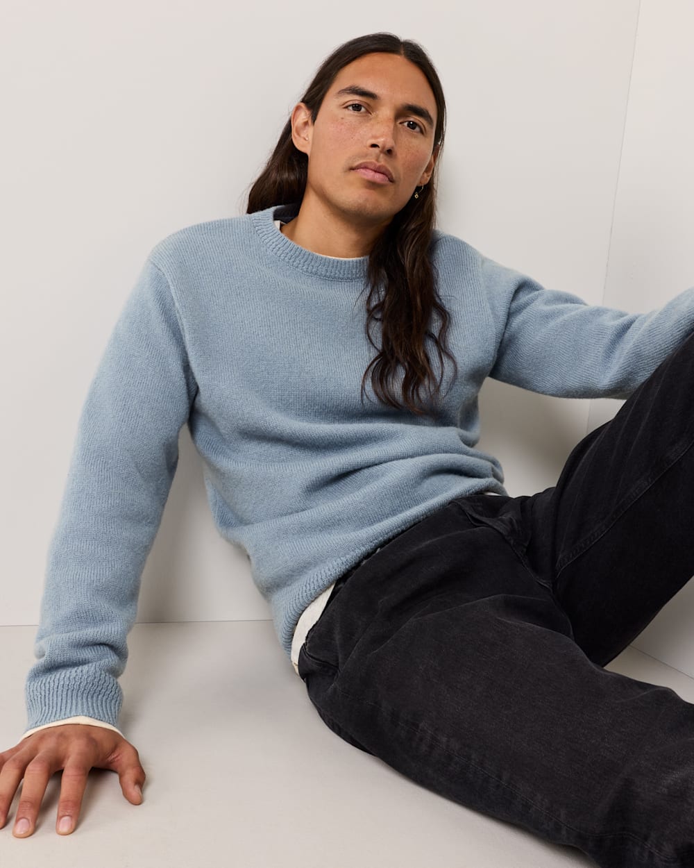 ALTERNATE VIEW OF MEN'S SHETLAND COLLECTION SWEATER IN STEEL BLUE HEATHER image number 5