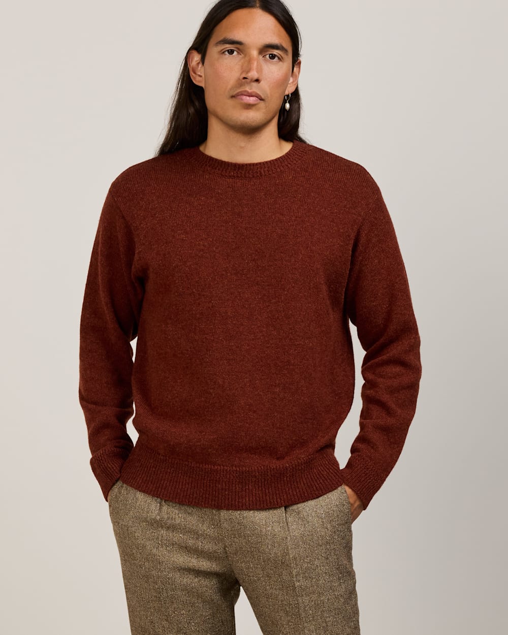 MEN'S SHETLAND COLLECTION SWEATER IN DARK RED HEATHER image number 1