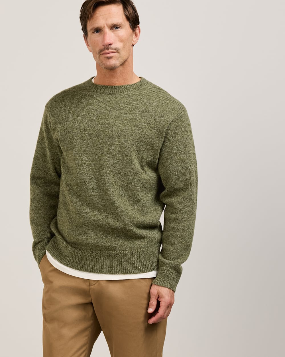 MEN'S SHETLAND COLLECTION SWEATER IN OLIVE HEATHER image number 1
