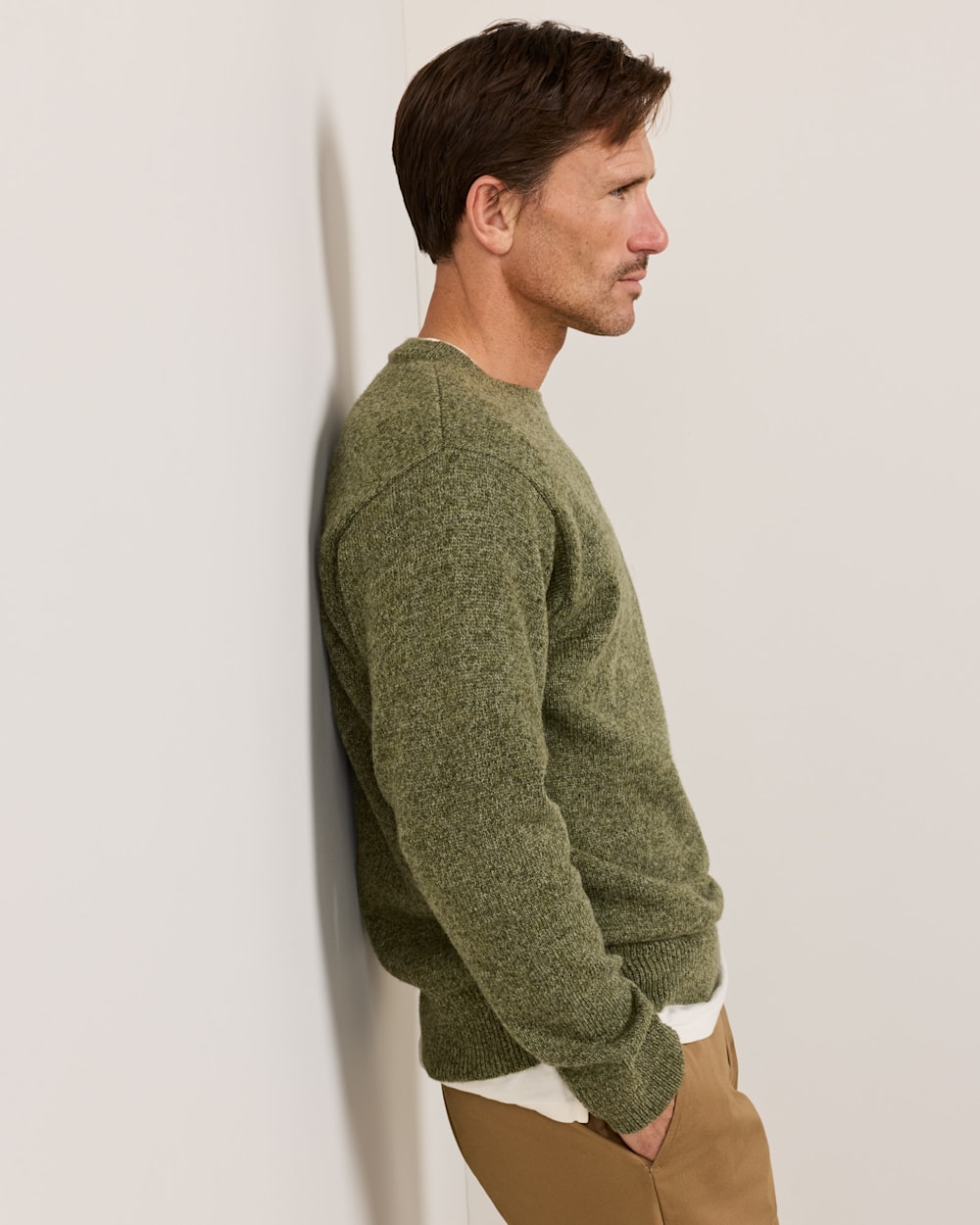 ALTERNATE VIEW OF MEN'S SHETLAND COLLECTION SWEATER IN OLIVE HEATHER image number 4