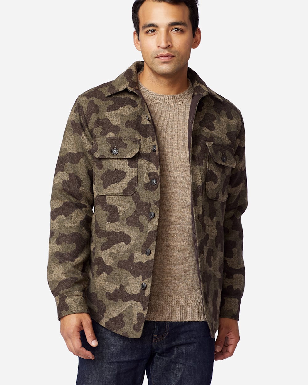 MEN S CAMO JACQUARD QUILTED SHIRT JACKET