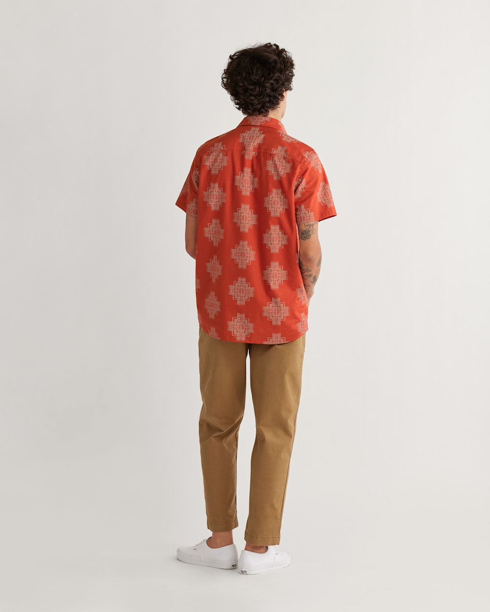 ALTERNATE VIEW OF MEN'S SHORT-SLEEVE SHORELINE SHIRT IN OCHRE CHIEF JOSEPH image number 3