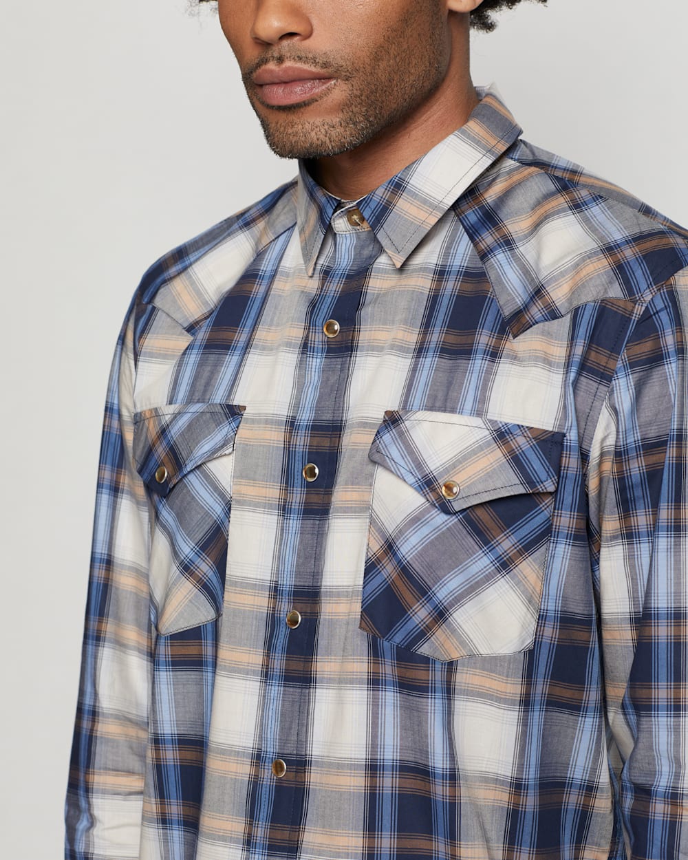 ALTERNATE VIEW OF MEN'S LONG-SLEEVE BISHOP COTTON SHIRT IN NAVY/SKY/TAN PLAID image number 2