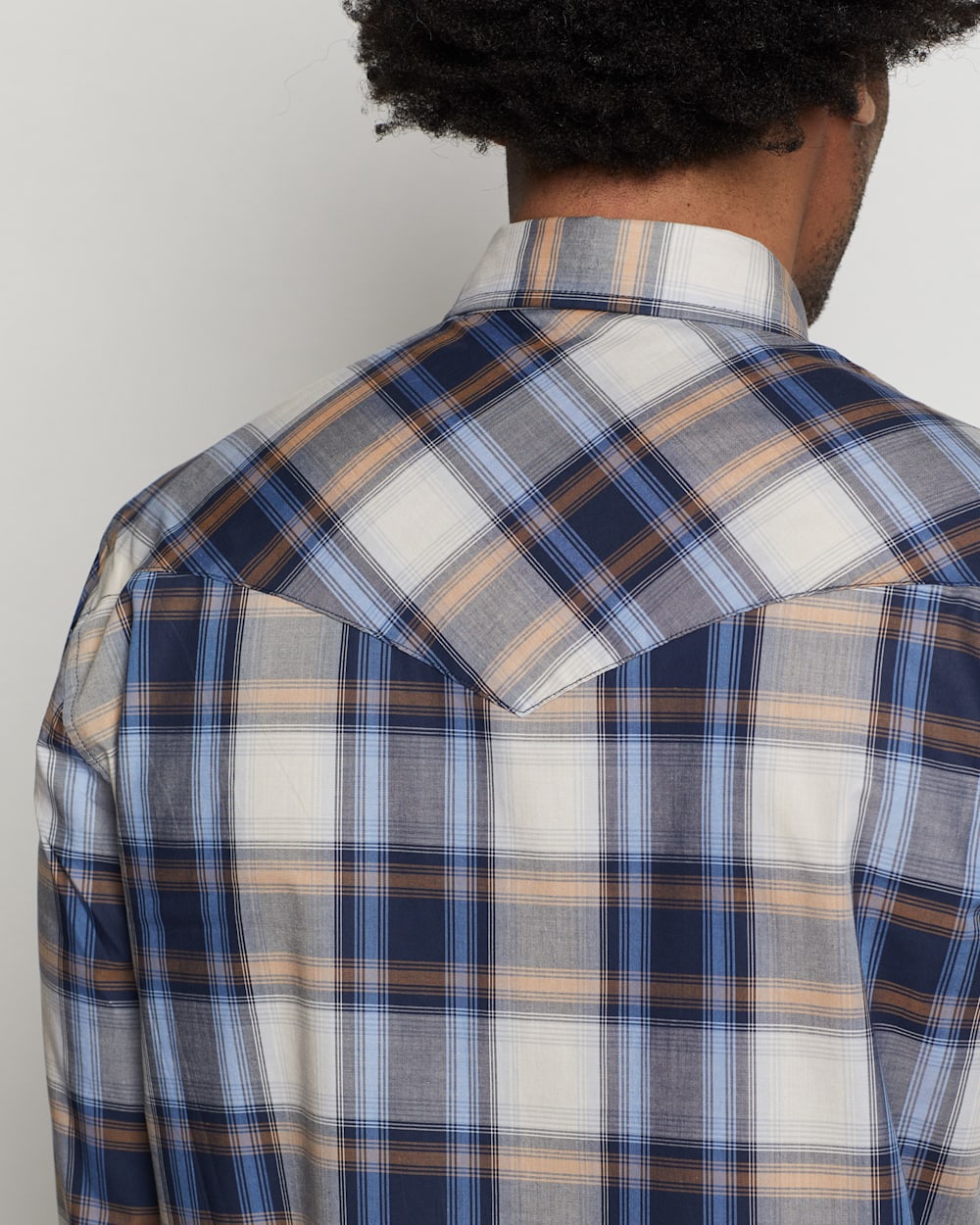 ALTERNATE VIEW OF MEN'S LONG-SLEEVE BISHOP COTTON SHIRT IN NAVY/SKY/TAN PLAID image number 4