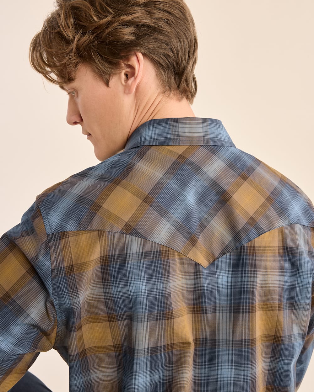 ALTERNATE VIEW OF MEN'S PLAID LONG-SLEEVE BISHOP COTTON SHIRT IN NAVY BLUE/BROWN image number 4