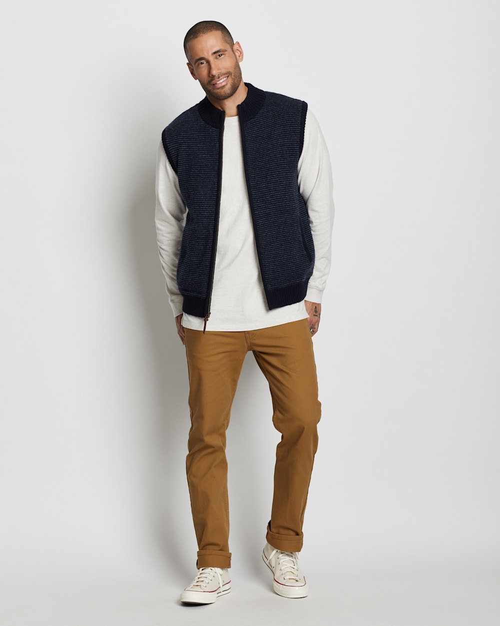 MEN'S SHETLAND SWEATER VEST IN NAVY/INDIGO image number 1