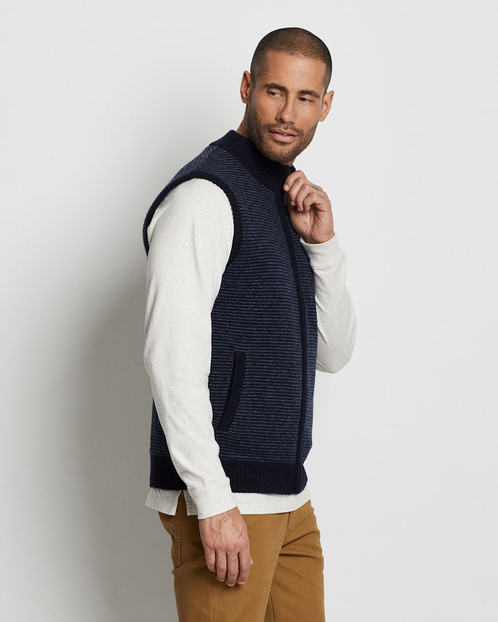 ALTERNATE VIEW OF MEN'S SHETLAND SWEATER VEST IN NAVY/INDIGO image number 2