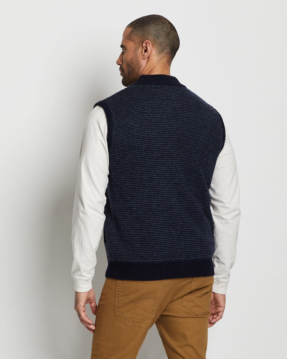 ALTERNATE VIEW OF MEN'S SHETLAND SWEATER VEST IN NAVY/INDIGO image number 3