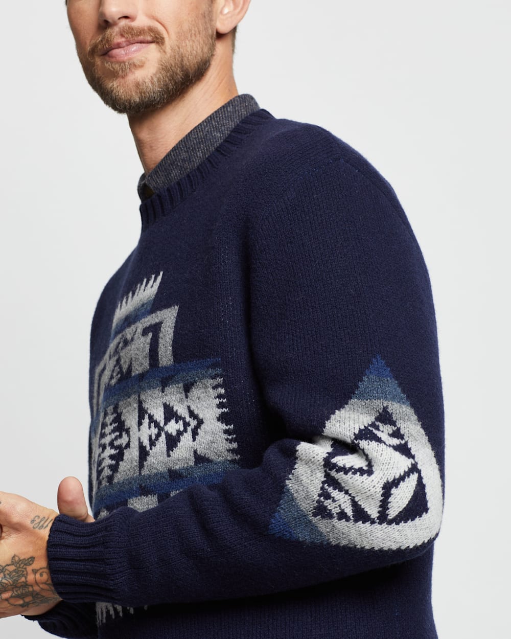 ALTERNATE VIEW OF MEN'S LAMBSWOOL GRAPHIC SWEATER IN BLUE CHIEF JOSEPH image number 3