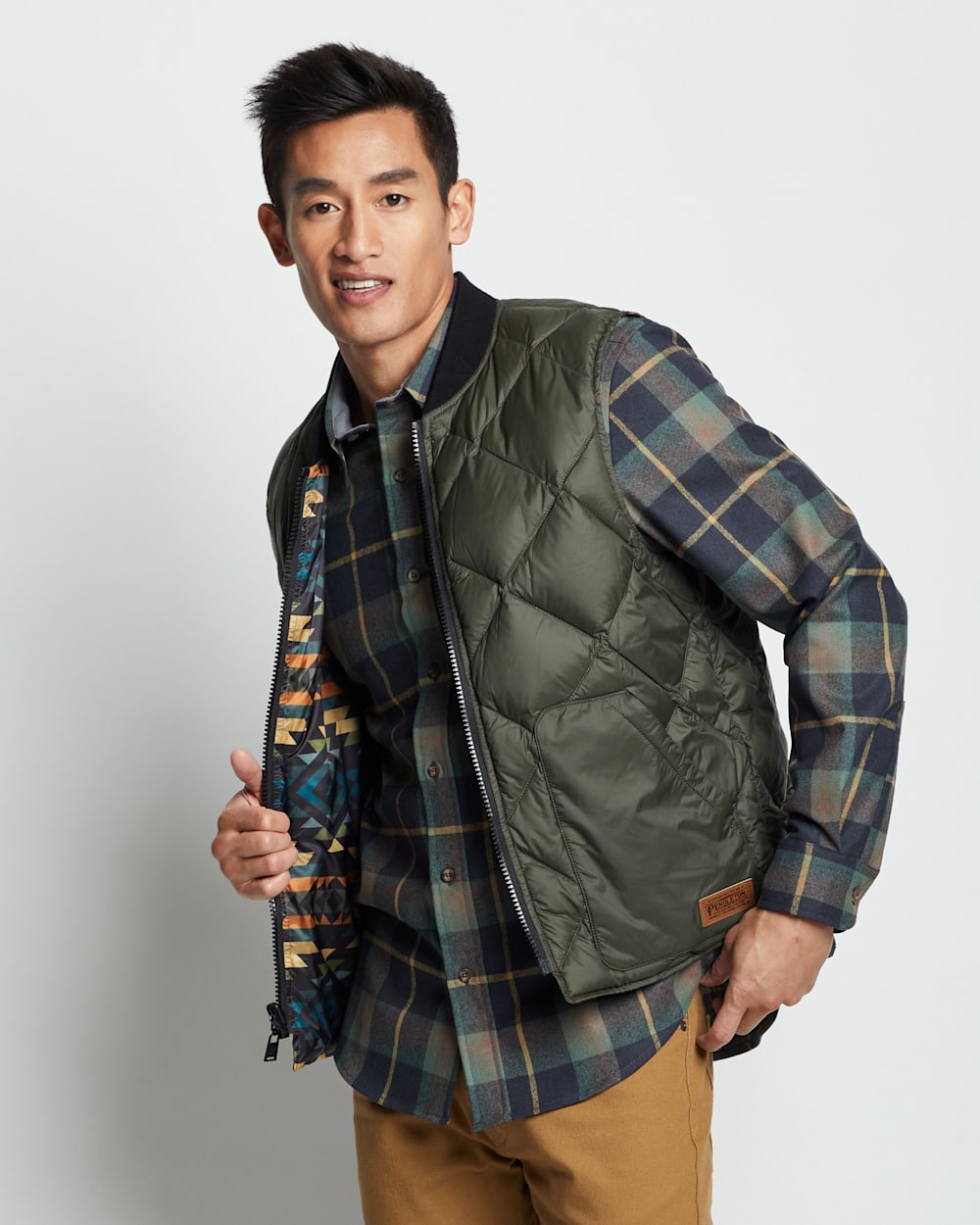 MEN'S WILD HORSE REVERSIBLE DOWN VEST IN BLACK PUEBLO DWELLING image number 1