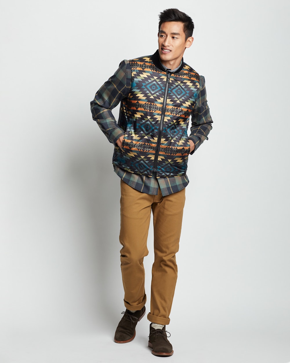 ALTERNATE VIEW OF MEN'S WILD HORSE REVERSIBLE DOWN VEST IN BLACK PUEBLO DWELLING image number 3