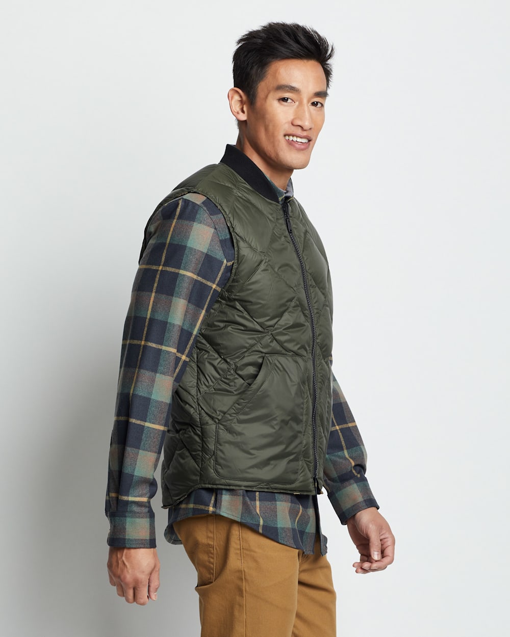 ALTERNATE VIEW OF MEN'S WILD HORSE REVERSIBLE DOWN VEST IN BLACK PUEBLO DWELLING image number 6