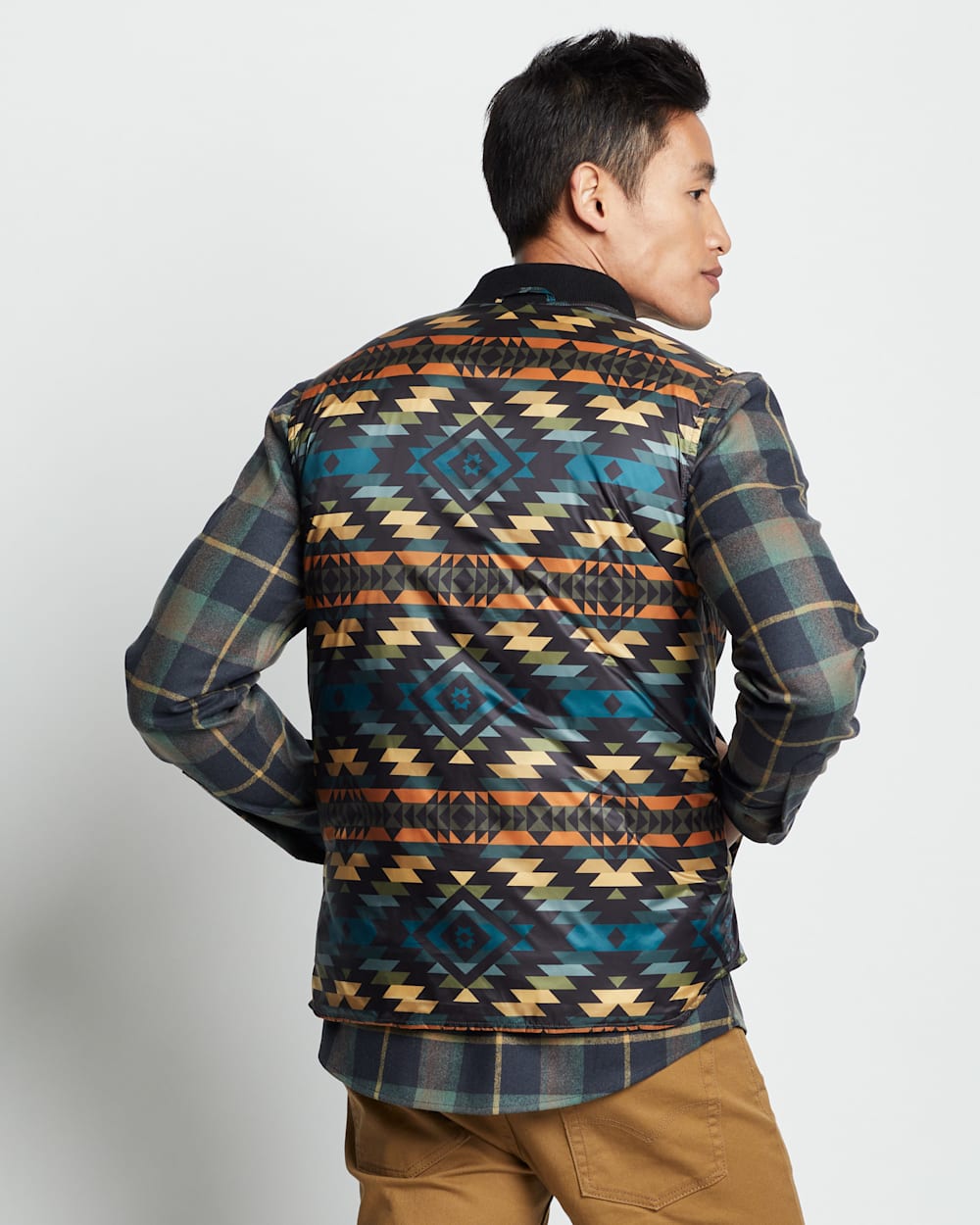 ALTERNATE VIEW OF MEN'S WILD HORSE REVERSIBLE DOWN VEST IN BLACK PUEBLO DWELLING image number 8