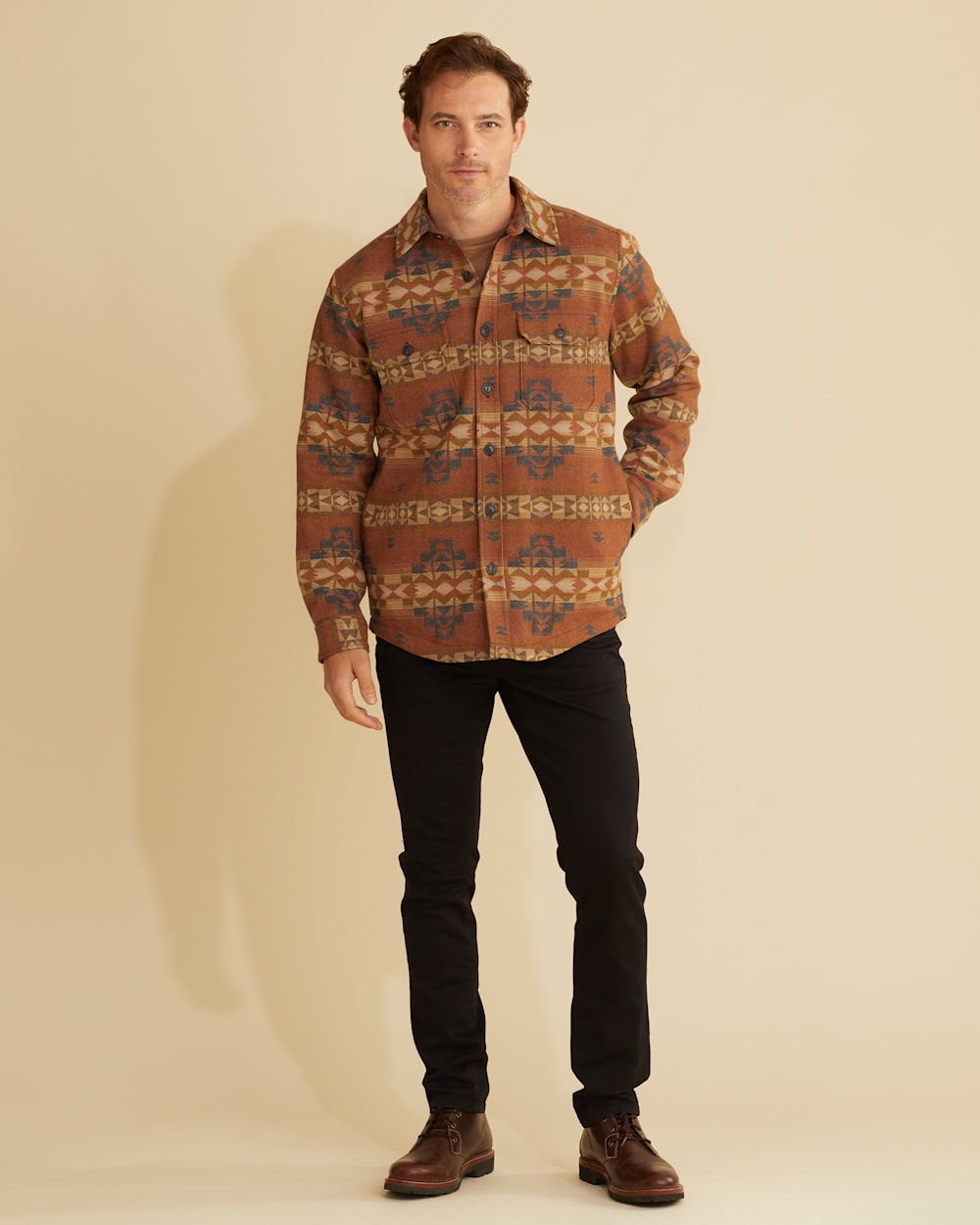 ALTERNATE VIEW OF MEN'S DESERT DAWN QUILTED SHIRT JACKET IN BROWN image number 2