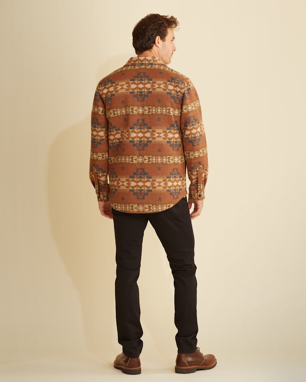 ALTERNATE VIEW OF MEN'S DESERT DAWN QUILTED SHIRT JACKET IN BROWN image number 3