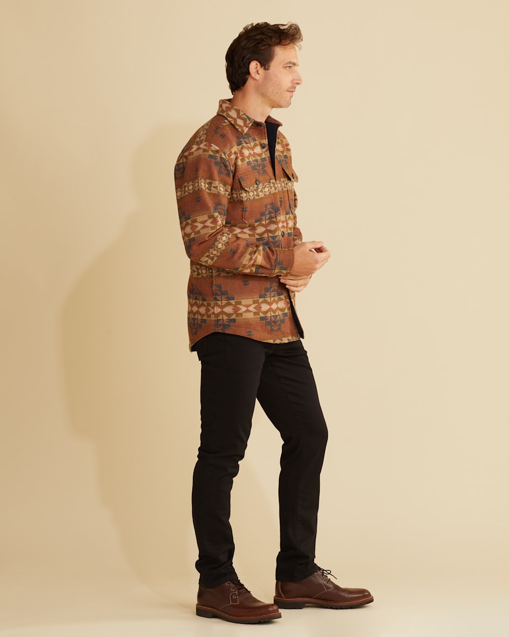 ALTERNATE VIEW OF MEN'S DESERT DAWN QUILTED SHIRT JACKET IN BROWN image number 4