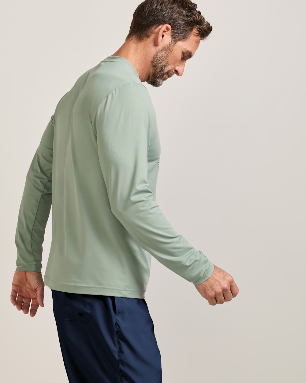 ALTERNATE VIEW OF SALMON FALLS MEN'S LONG-SLEEVE SWIM TEE IN CHINOIS GREEN/FISH image number 3