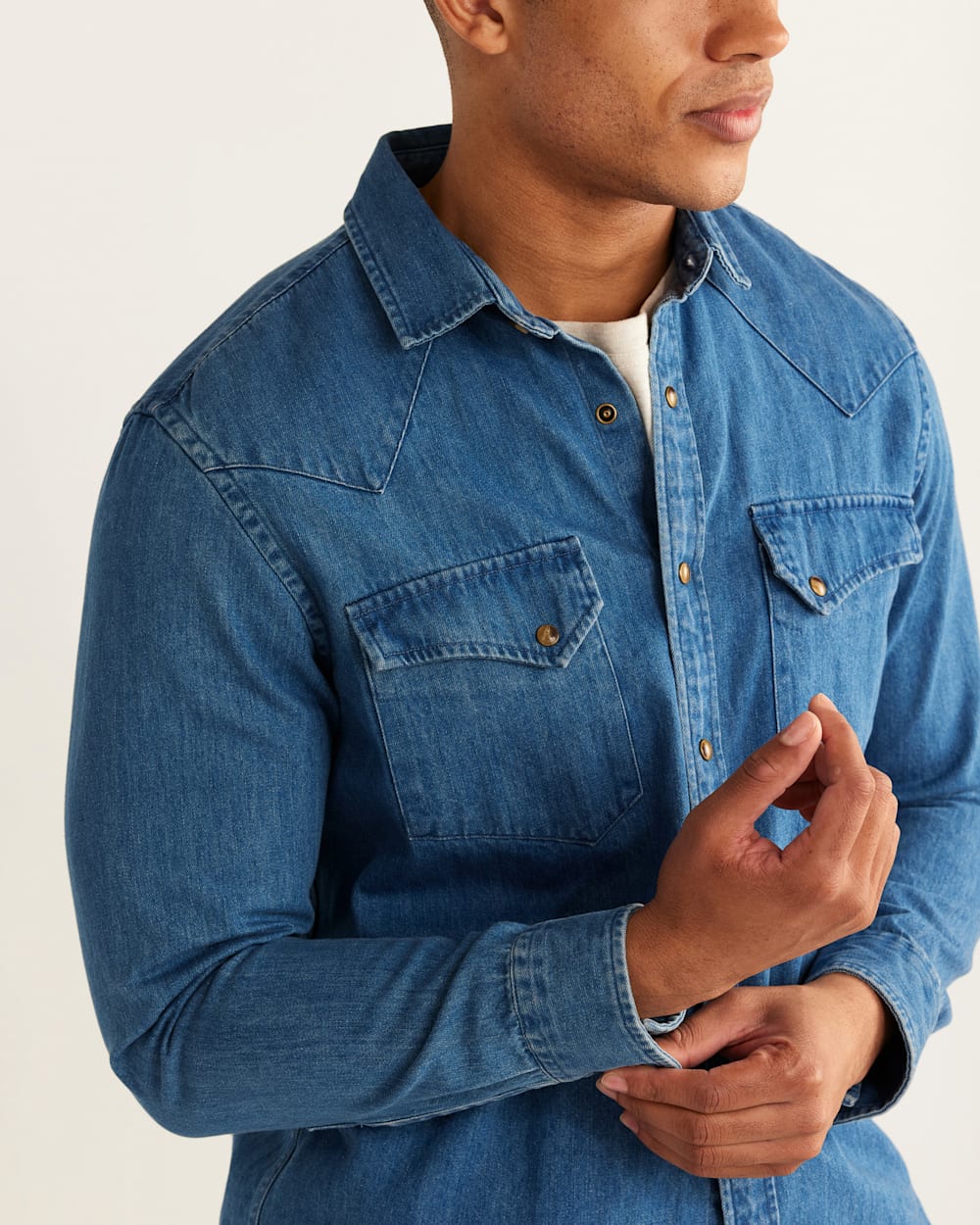 ALTERNATE VIEW OF MEN'S WYATT SNAP-FRONT DENIM SHIRT IN MEDIUM INDIGO image number 5