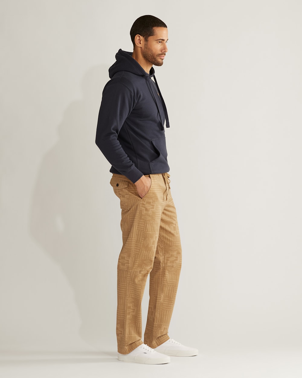 ALTERNATE VIEW OF MEN'S CRUISER PANTS IN SAND HARDING image number 2