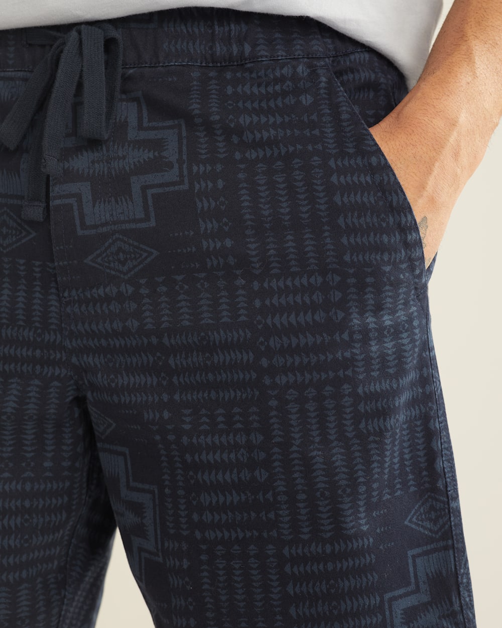 ALTERNATE VIEW OF MEN'S CRUISER SHORTS IN INDIGO HARDING image number 5