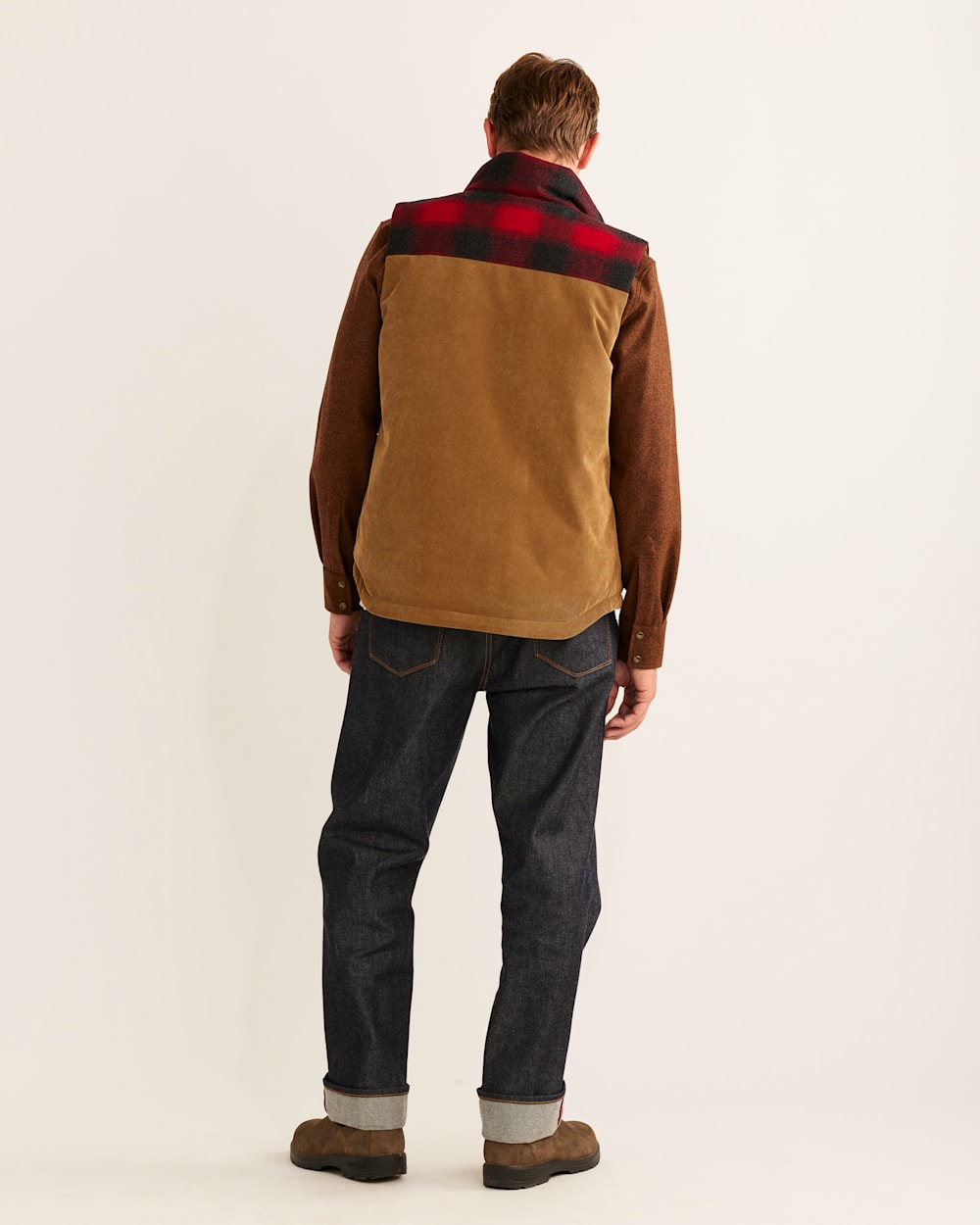 ALTERNATE VIEW OF MEN'S BLACK HILLS DOWN VEST IN RED OMBRE image number 3