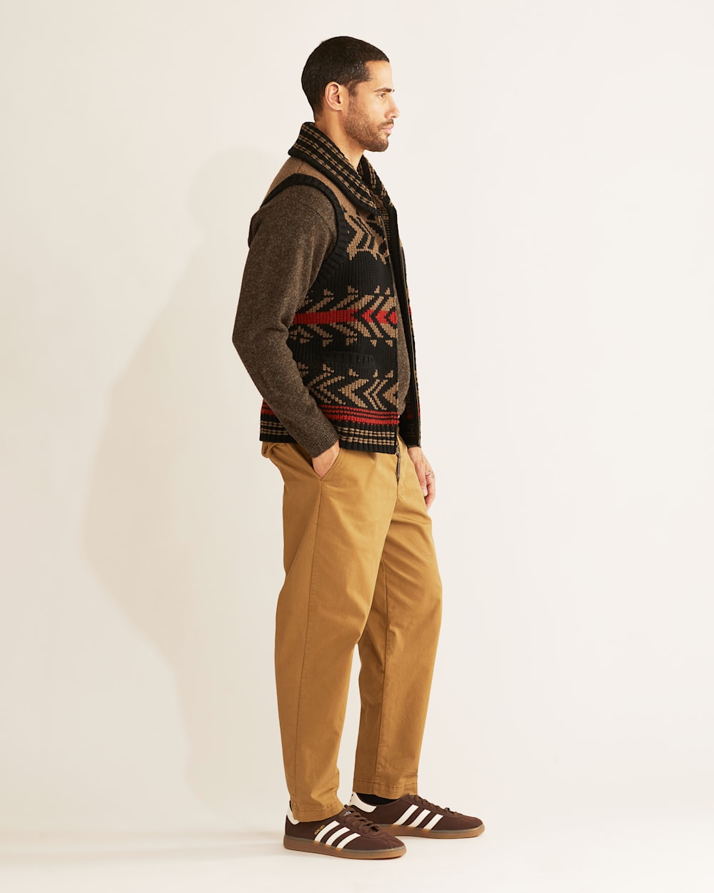 ALTERNATE VIEW OF MEN'S PEAK STRIPE LAMBSWOOL VEST IN BROWN/BLACK/RED image number 2