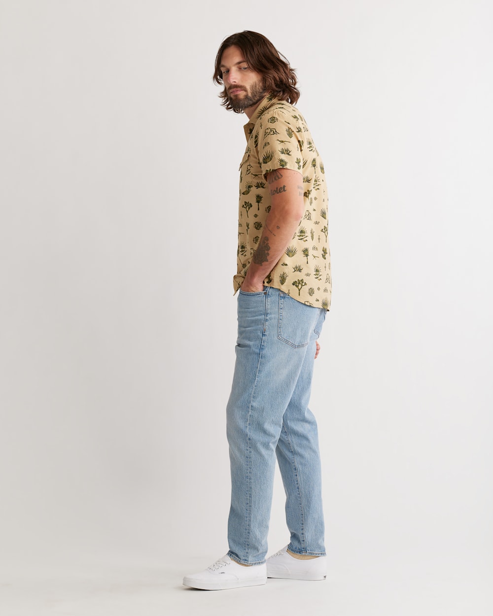 ALTERNATE VIEW OF MEN'S SHORT-SLEEVE LARAMIE SNAP-FRONT SHIRT IN TAN YUCA VALLEY image number 4