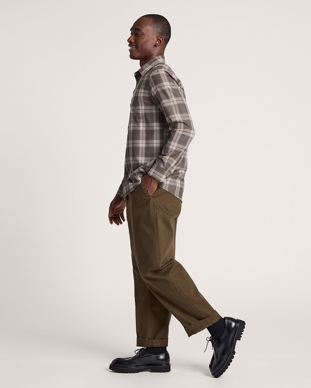 ALTERNATE VIEW OF MEN'S LODGE MERINO SHIRT IN OLIVE/GREY MIX PLAID image number 6