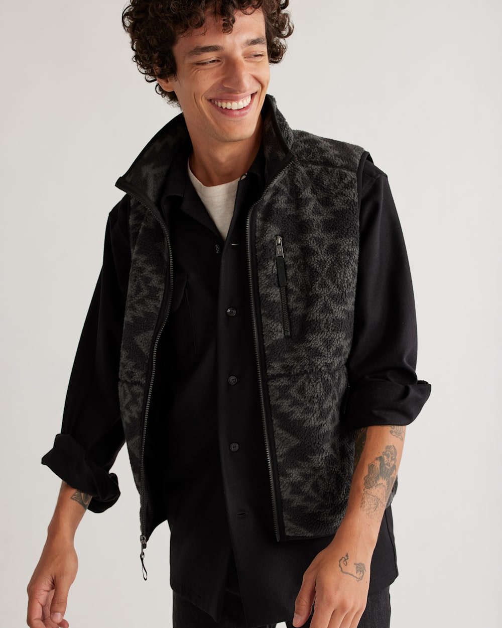 UNISEX FLEECE VEST IN BLACK SACRED STAR image number 1