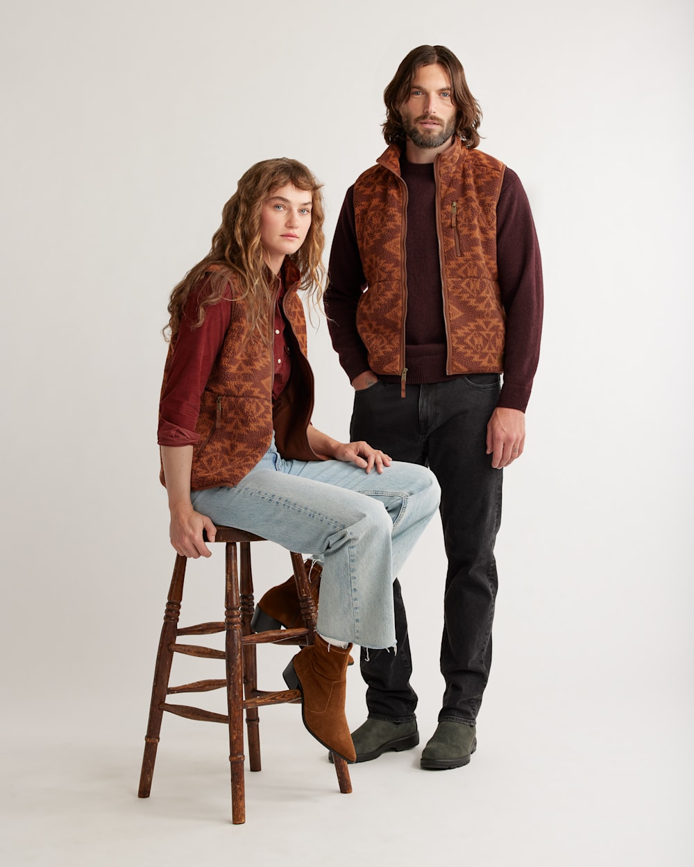 UNISEX FLEECE VEST IN MOCHA SACRED STAR image number 1