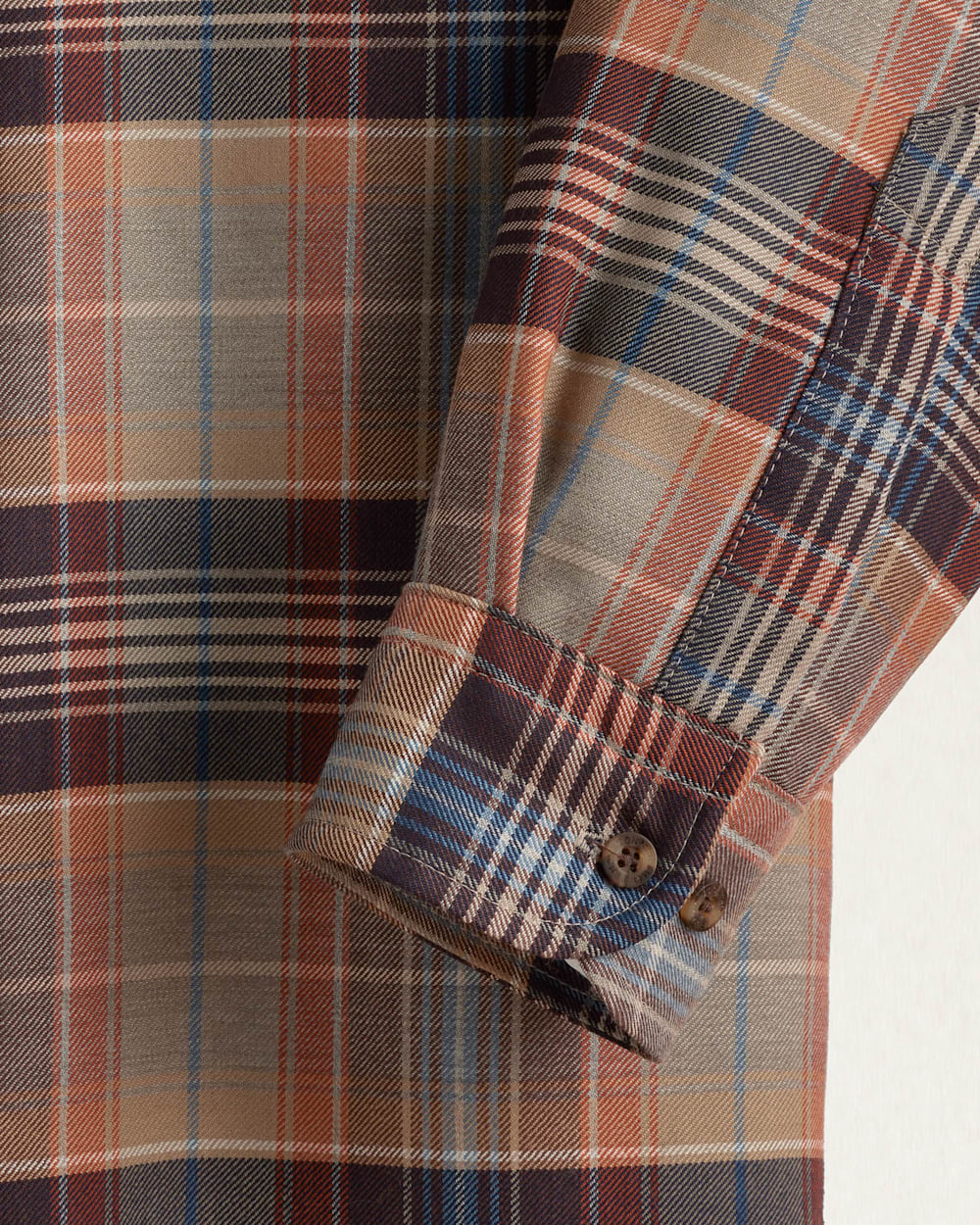 ALTERNATE VIEW OF MEN'S PLAID MERINO LODGE SHIRT IN NAVY/TAN PLAID image number 3