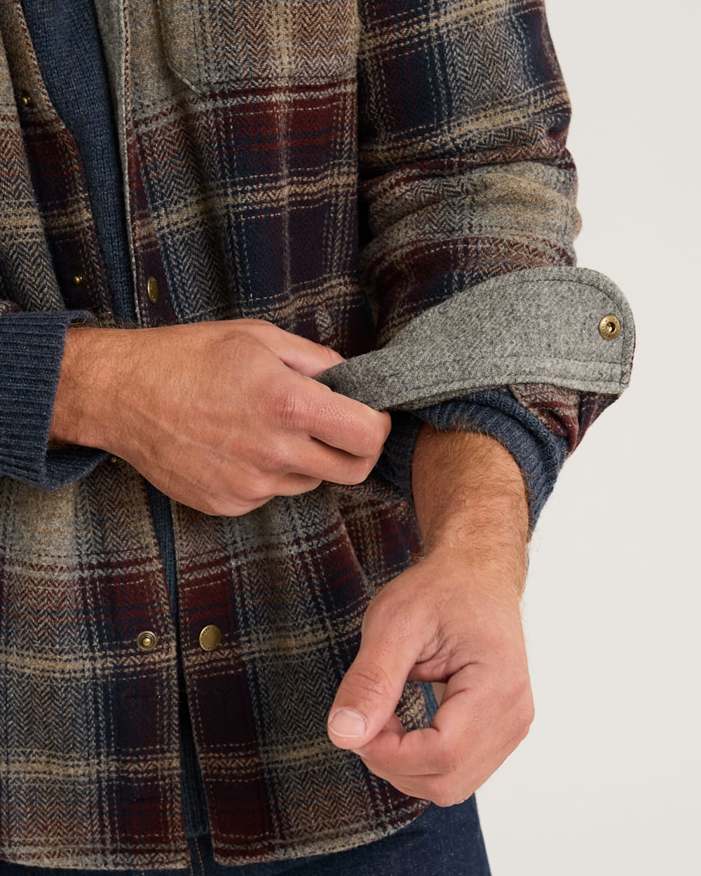 ALTERNATE VIEW OF MEN'S PLAID FOREST SHIRT JACKET IN MAROON/NAVY image number 4