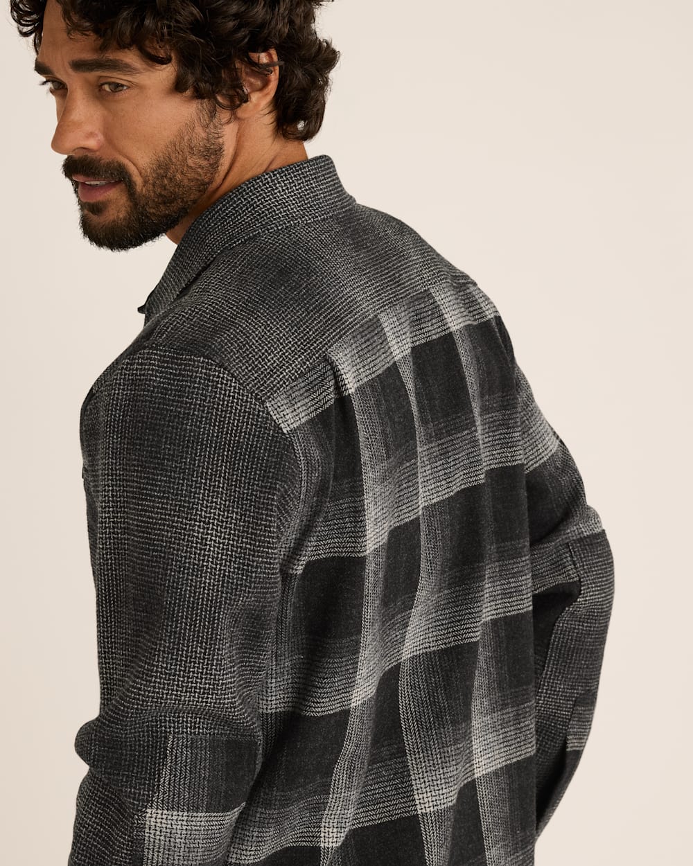 ALTERNATE VIEW OF MEN'S CENTENNIAL PLAID SHIRT IN OXFORD/GREY MIX OMBRE image number 4