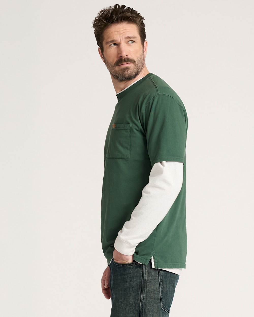 ALTERNATE VIEW OF MEN'S SHORT-SLEEVE DESCHUTES POCKET TEE IN FOREST GREEN image number 3
