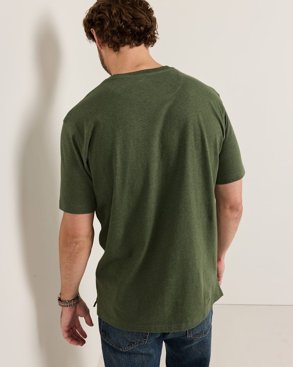 ALTERNATE VIEW OF MEN'S SHORT-SLEEVE DESCHUTES POCKET TEE IN GREEN HEATHER image number 2