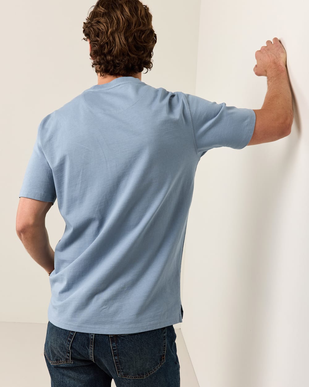 ALTERNATE VIEW OF MEN'S SHORT-SLEEVE DESCHUTES POCKET TEE IN STEEL BLUE image number 2