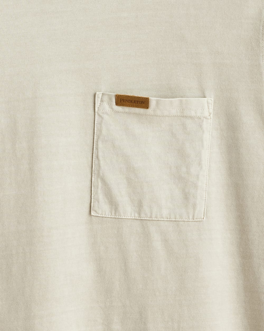 ALTERNATE VIEW OF MEN'S LONG-SLEEVE DESCHUTES POCKET TEE IN THUNDER GREY image number 2