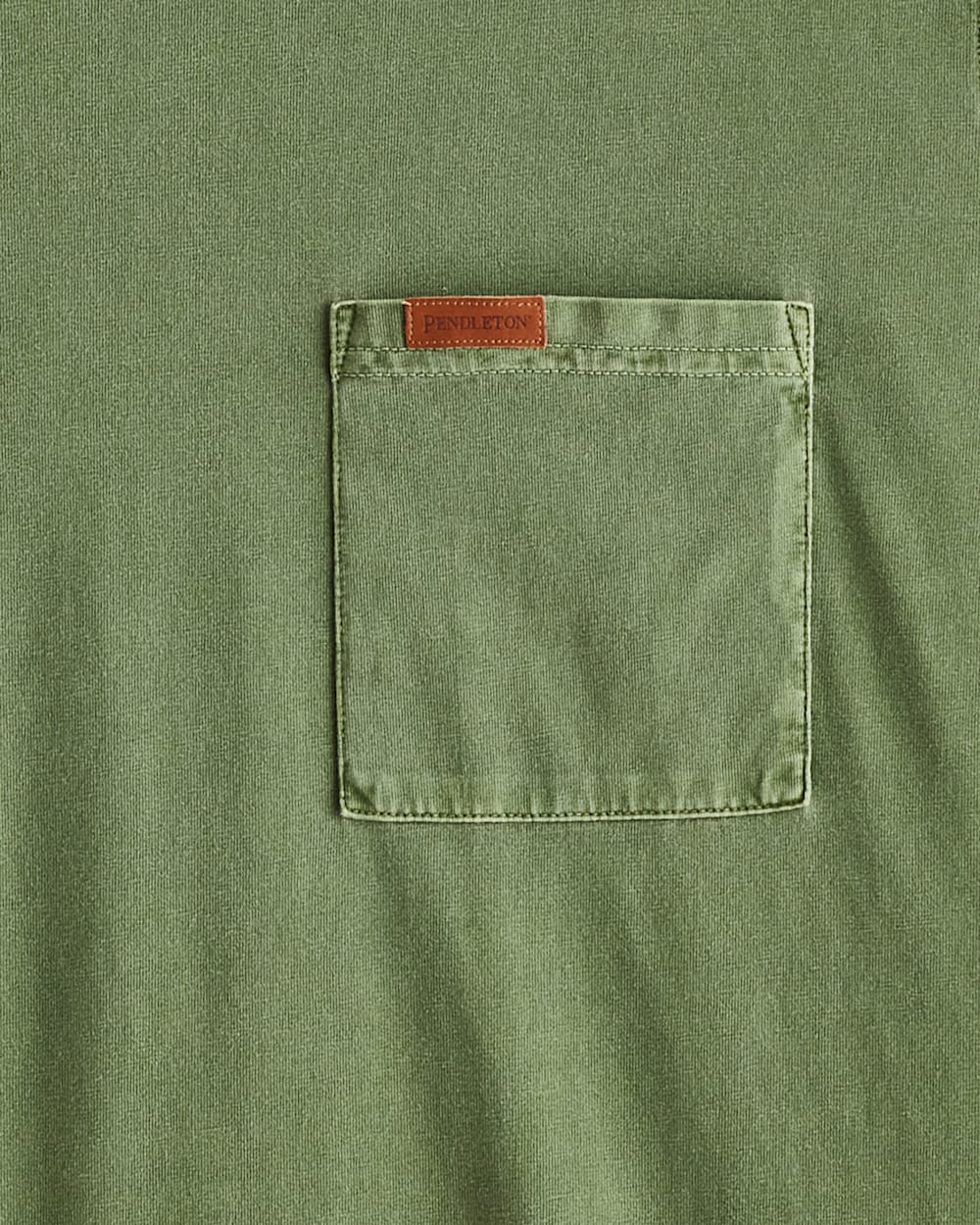 ALTERNATE VIEW OF MEN'S LONG-SLEEVE DESCHUTES POCKET TEE IN FERN GREEN image number 2